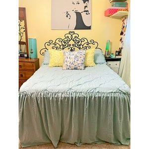 BRAND NEW Blue Ruffle Skirt Bedspread Lush Decor